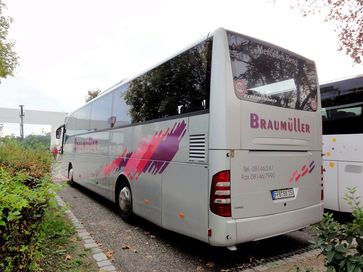 Mercedes Tourismo von Braumller aus der BRD in Krems gesehen.