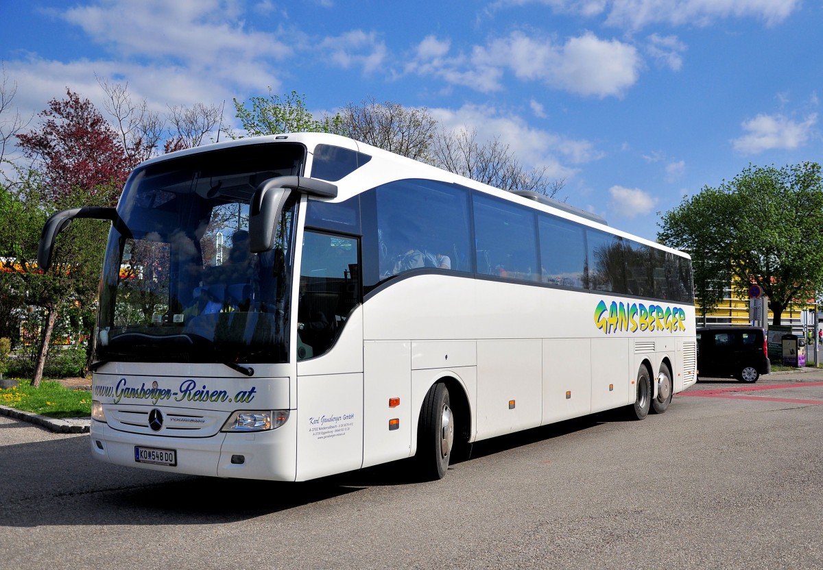 Mercedes Tourismo von Gansberger Reisen aus sterreich im April 2015 in Krems.