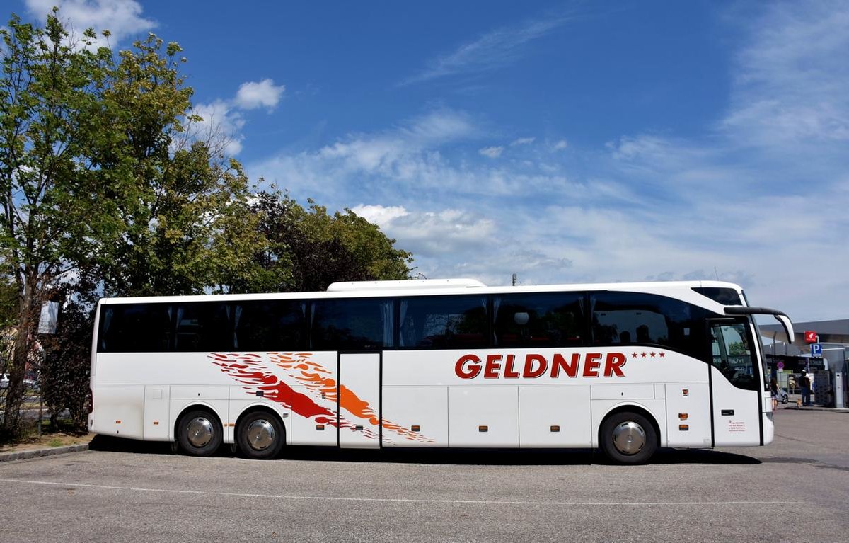 Mercedes Tourismo von Geldner Reisen aus �sterreich 06/2017 in Krems.