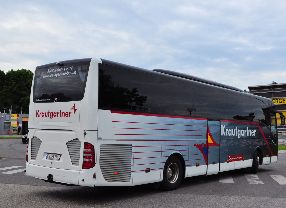 Mercedes Tourismo von Krautgartner Reisen aus �sterreich in Krems gesehen.