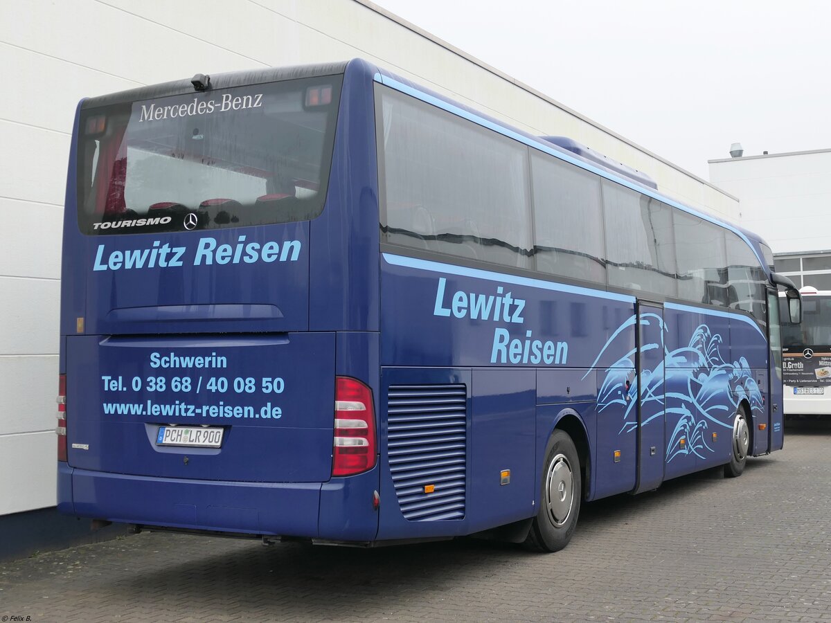 Mercedes Tourismo von Lewitz-Reisen aus Deutschland in Neustrelitz.
