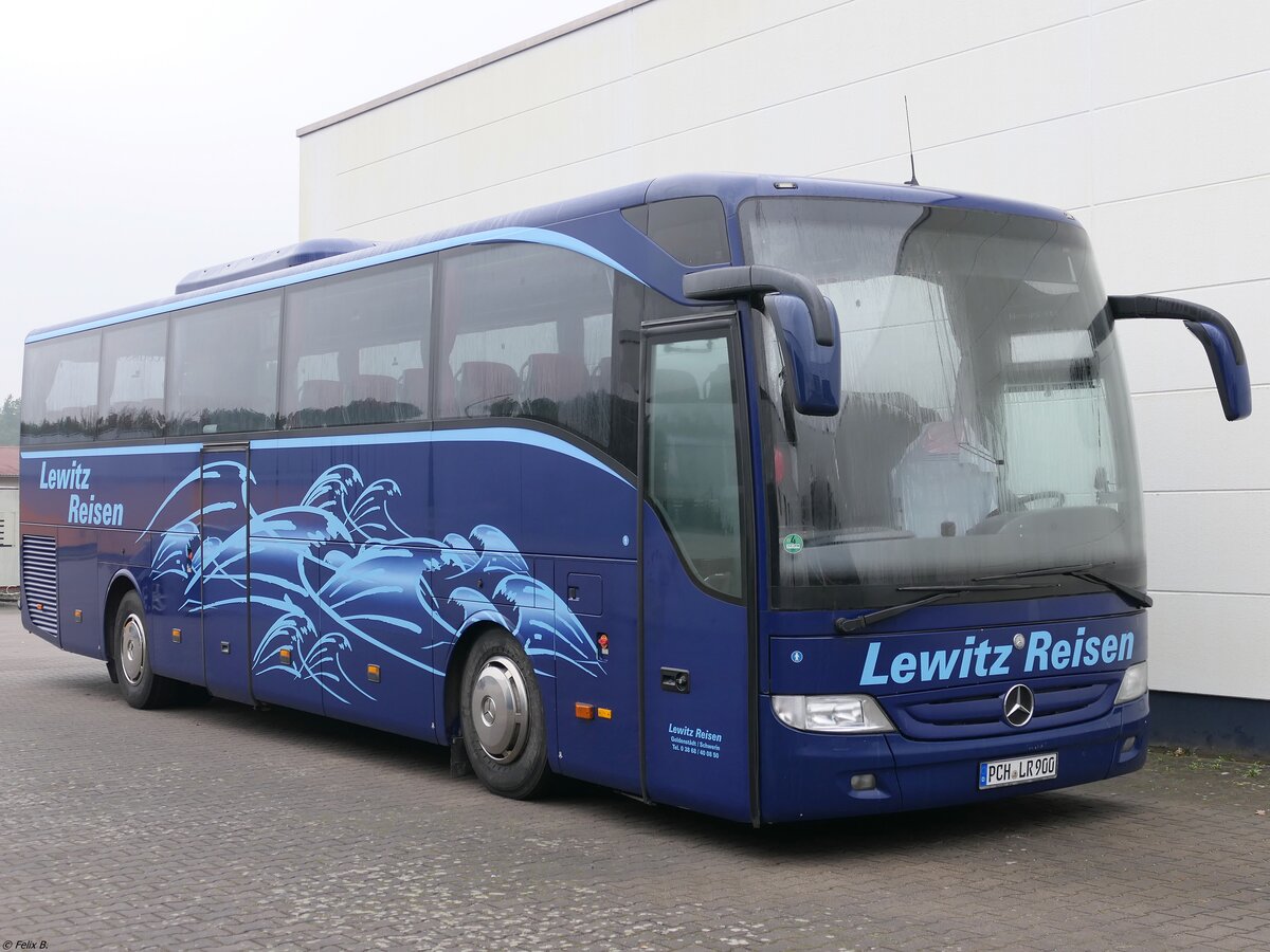 Mercedes Tourismo von Lewitz-Reisen aus Deutschland in Neustrelitz.