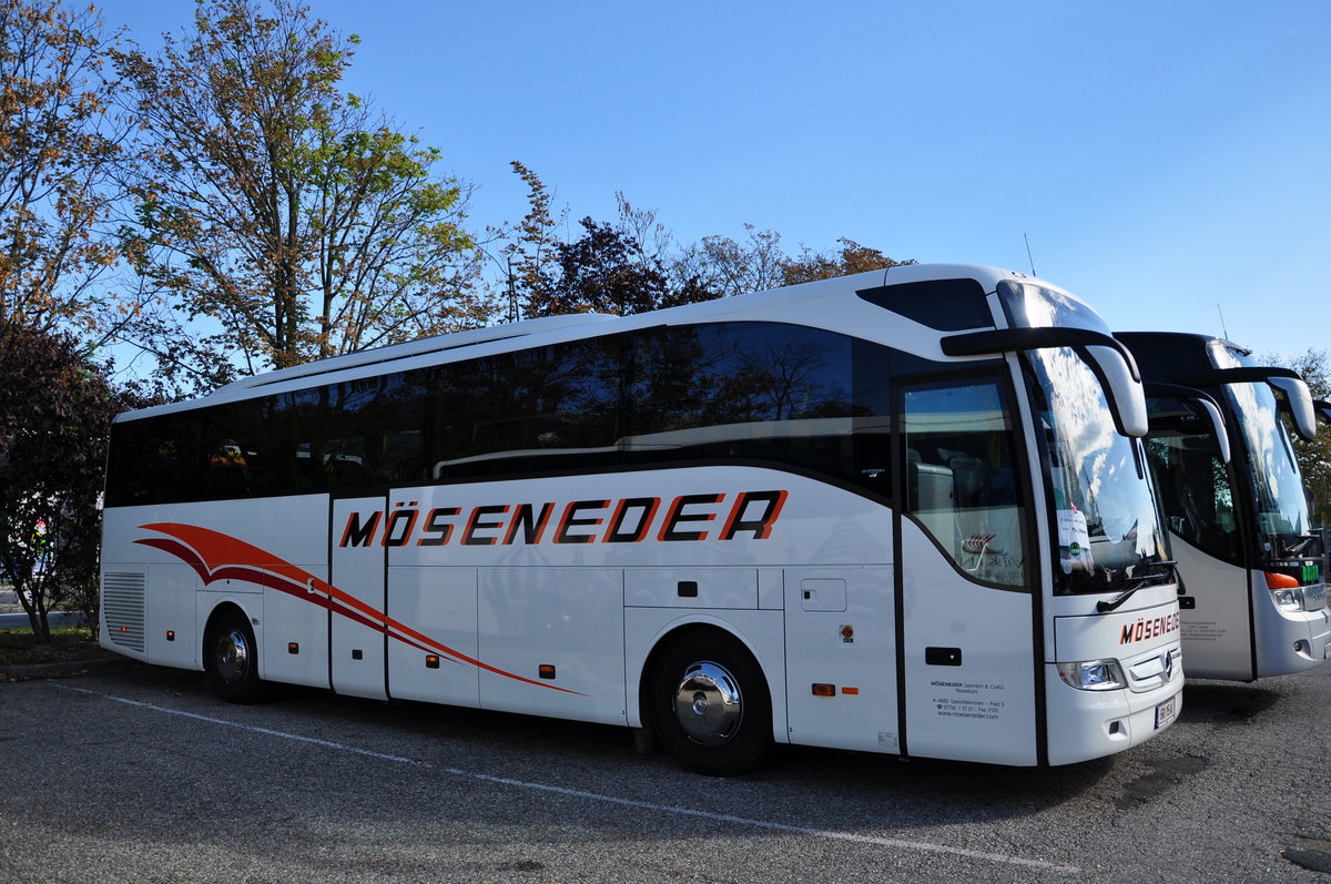 Mercedes Tourismo von M�seneder Reisen aus �sterreich in Krems gesehen.