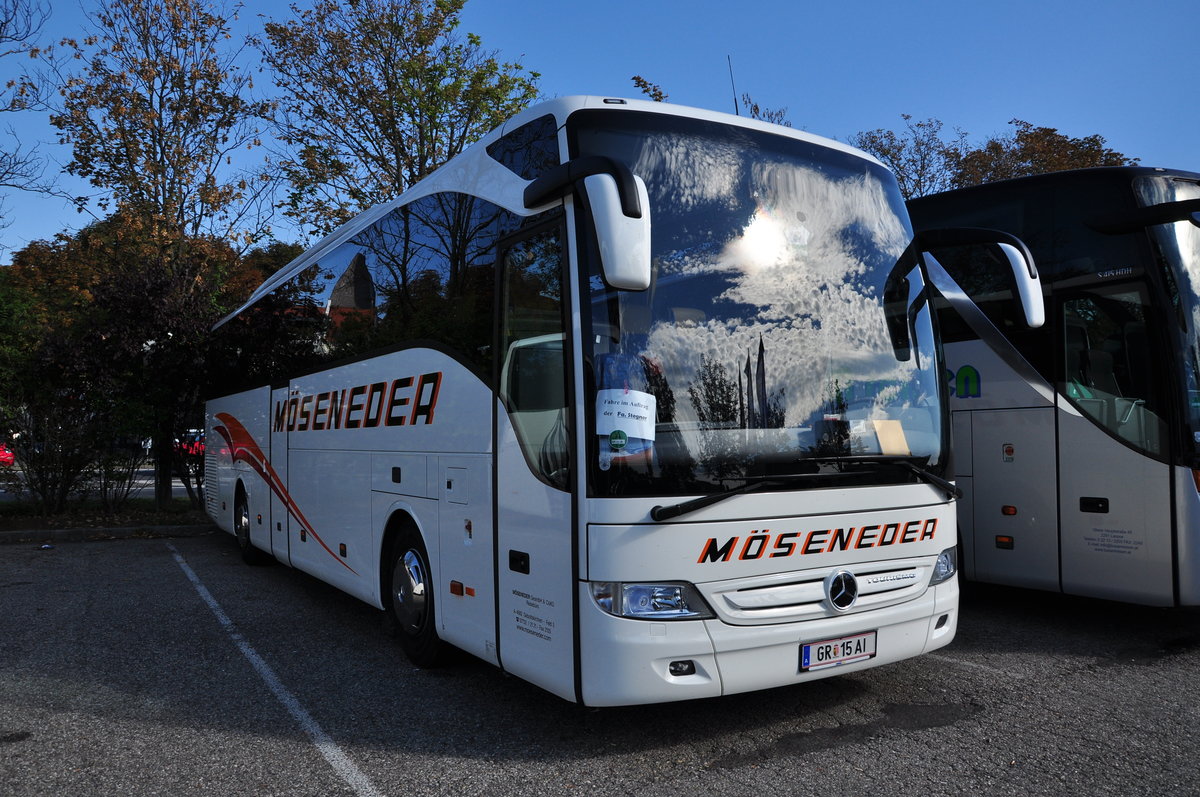 Mercedes Tourismo von M�seneder Reisen aus �sterreich in Krems gesehen.
