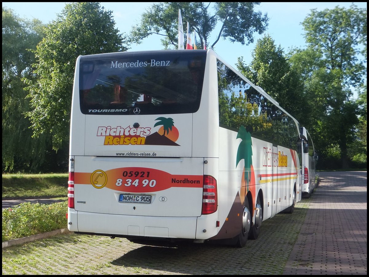 Mercedes Tourismo von Richters Reisen aus Deutschland in Bergen. 