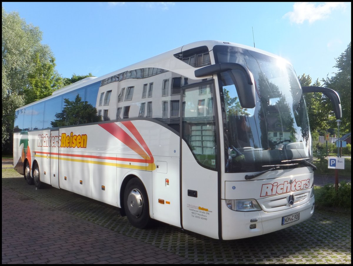 Mercedes Tourismo von Richters Reisen aus Deutschland in Bergen. 