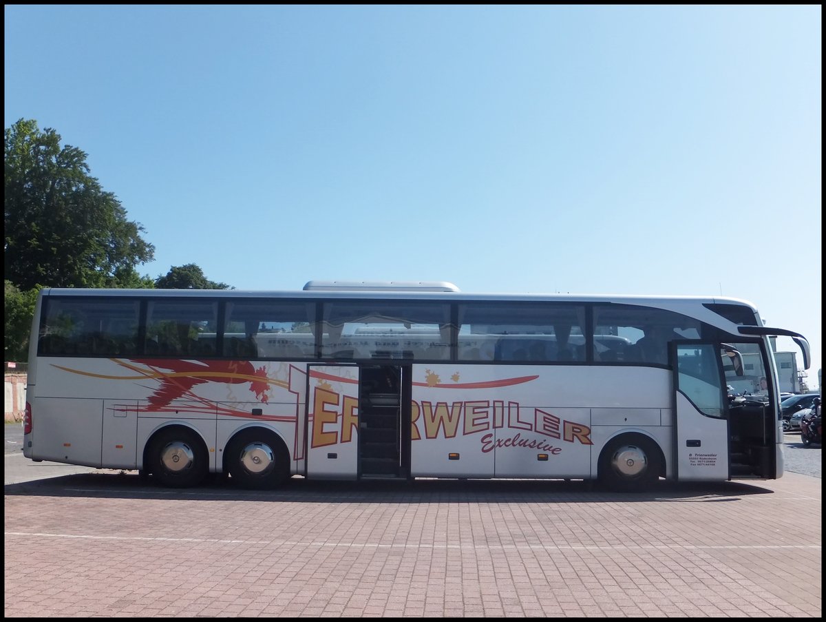 Mercedes Tourismo von Trierweiler aus Deutschland im Stadthafen Sassnitz.