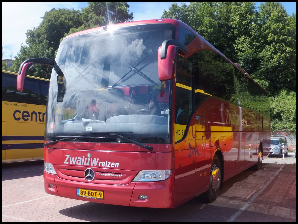 Mercedes Tourismo von Zwaluw Reizen aus den Niederlanden im Stadthafen Sassnitz.