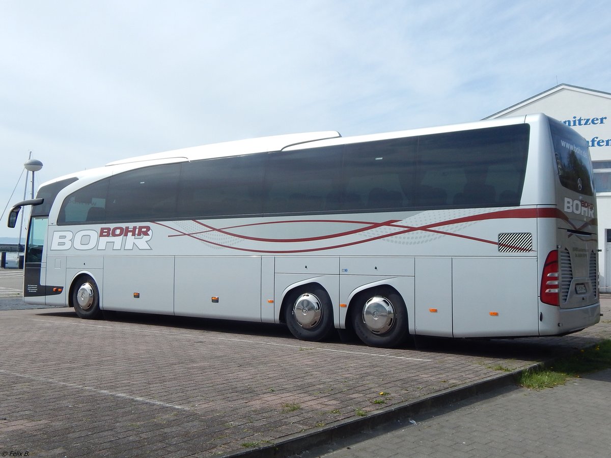 Mercedes Travego von Bohr aus Deutschland im Stadthafen Sassnitz.