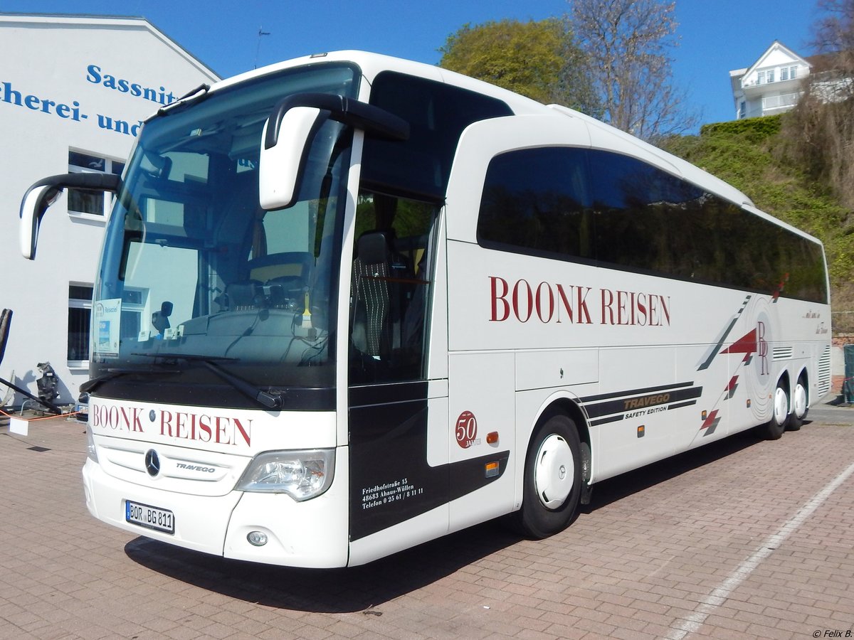 Mercedes Travego von Boonk Reisen aus Deutschland im Stadthafen Sassnitz.