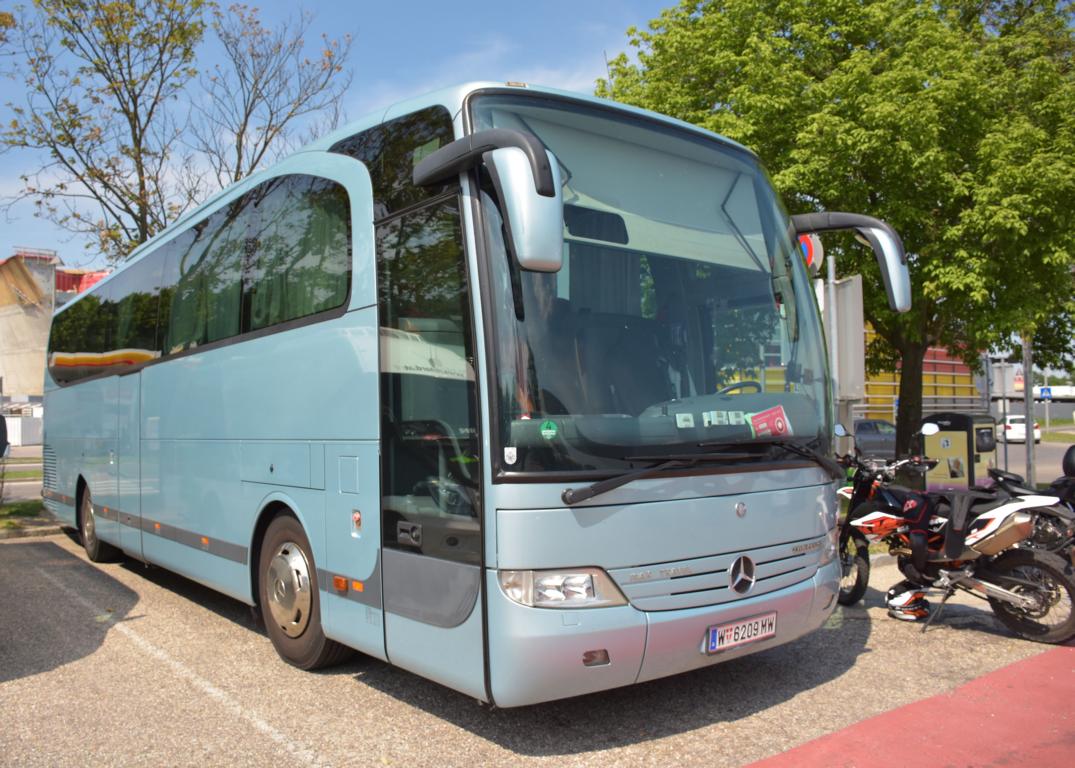 Mercedes Travego von Isak Travel aus Wien 2018 in Krems.