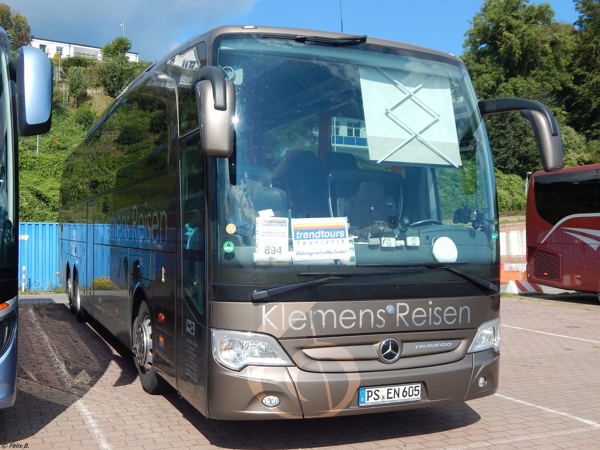 Mercedes Travego von Klemens Reisen aus Deutschland im Stadthafen Sassnitz.