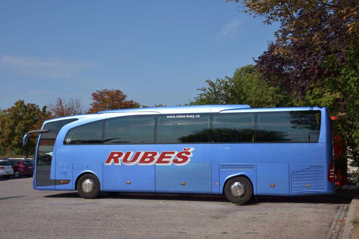 Mercedes Travego von Rubes Reisen aus der CZ 2017 in Krems. 