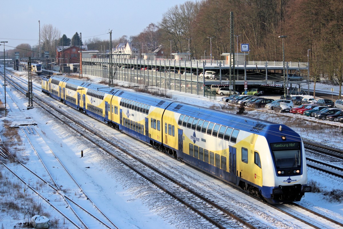 Metronom auf den Weg nach Hamburg. Im Hintergrund: das neue Parkhaus! Tostedt den 27.01.2014