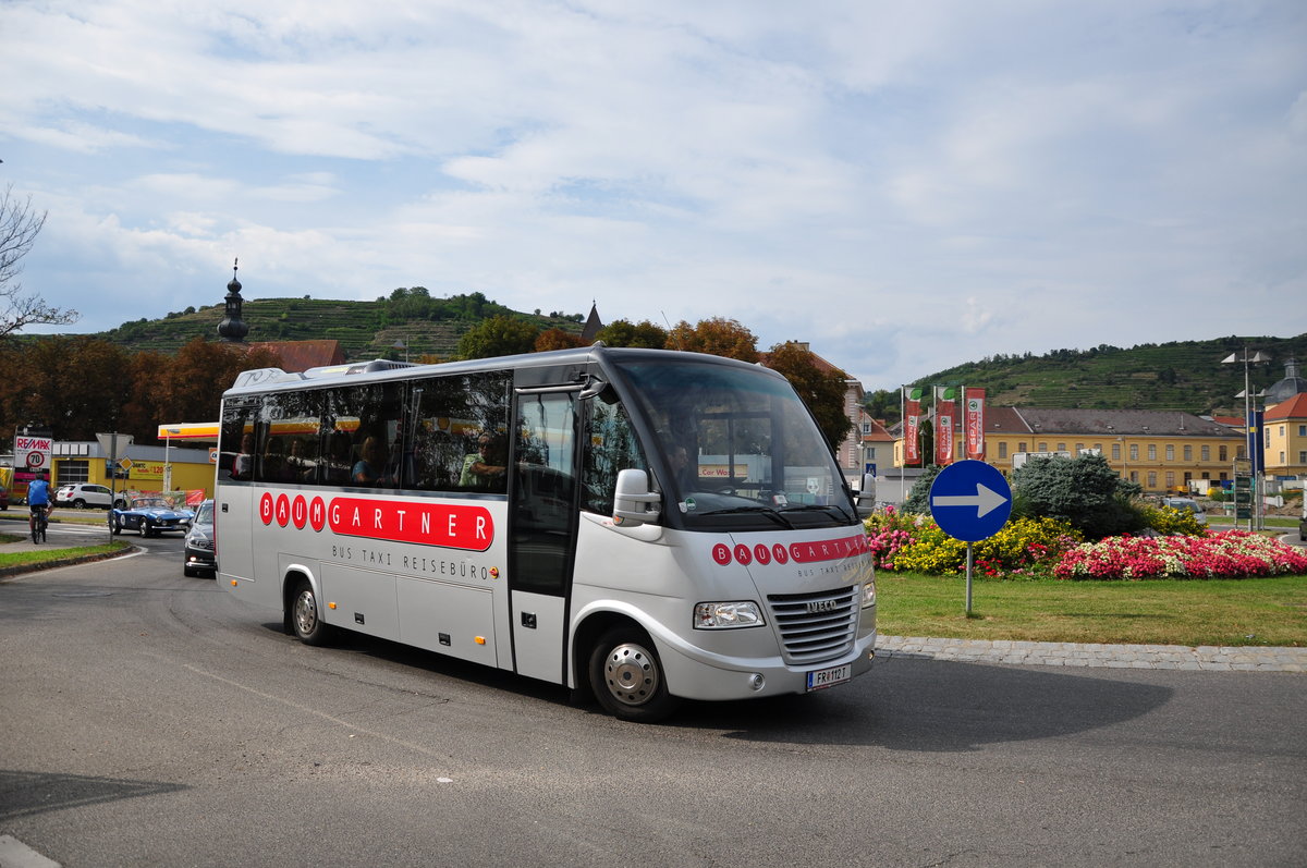 Midi Bus IVECO Daily 3.0 von Baumgartner Reisen aus �sterreich in Krems gesehen.