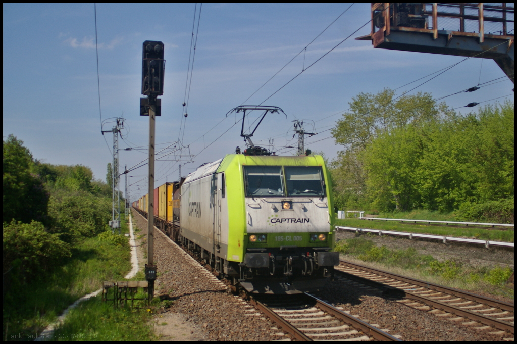 Mit einem Intermodalzug kam am 11.05.2017 die von RBB angemietete 185 505-5 durch den Bahnhof Berlin-Hohensch�nhausen gefahren.