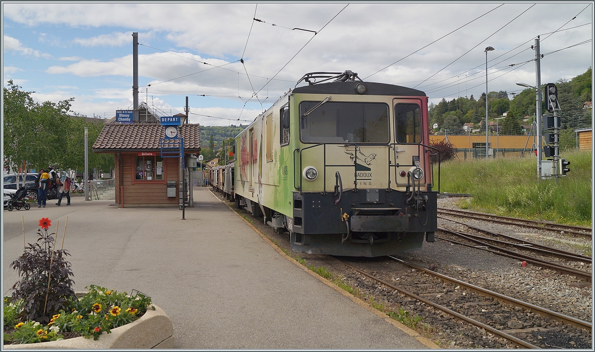 MOB Loks in Blonay: Hier die GDe 4/4 6006 mit einem Bauzug. 

26. Mai 2021