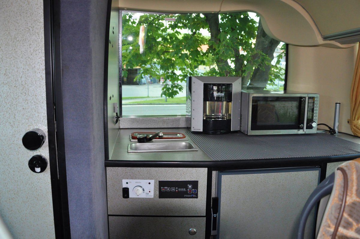Moderne Bordk�che im Viseon C10 von Taferner Reisen aus �sterreich in Krems gesehen.