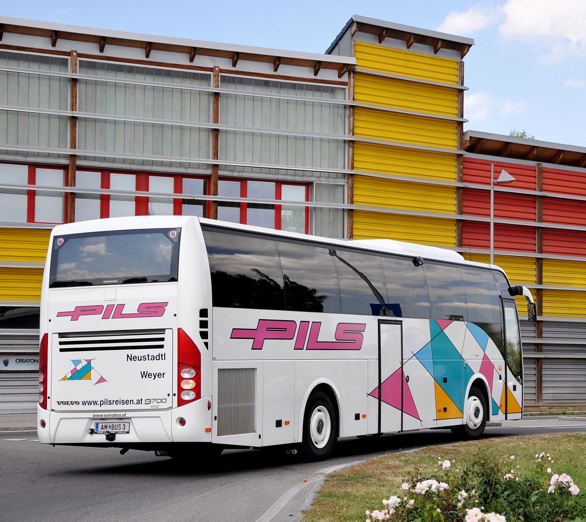 Nachschuss auf den VOLVO 9700 von PILS Reisen/�sterreich im Juli 2013 in Krems unterwegs.