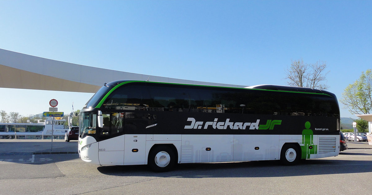 Neoplan Cityliner von Dr. Richard Reisen aus Wien in Krems gesehen.