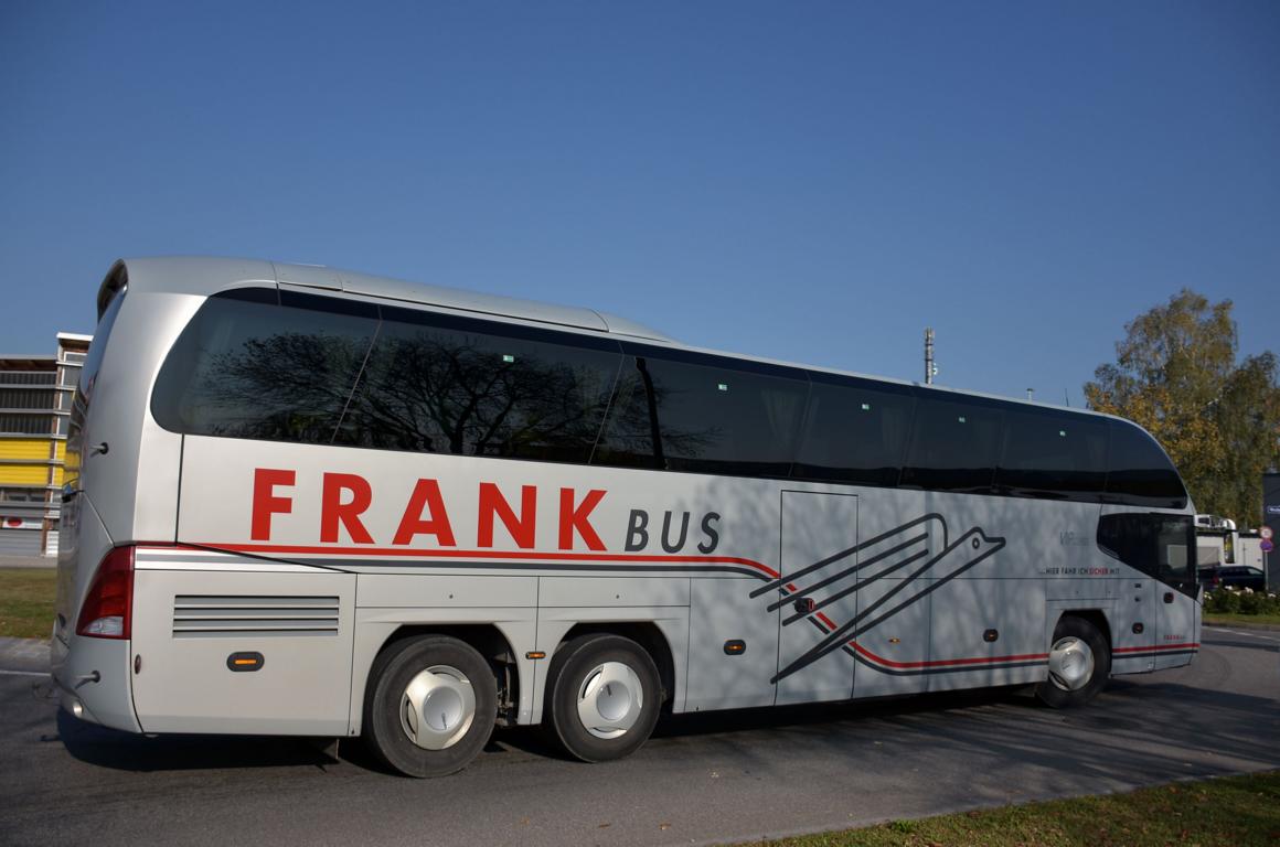 Neoplan Cityliner von FRANK Reisen aus Nieder�sterreich Okt. 2017 in Krems.