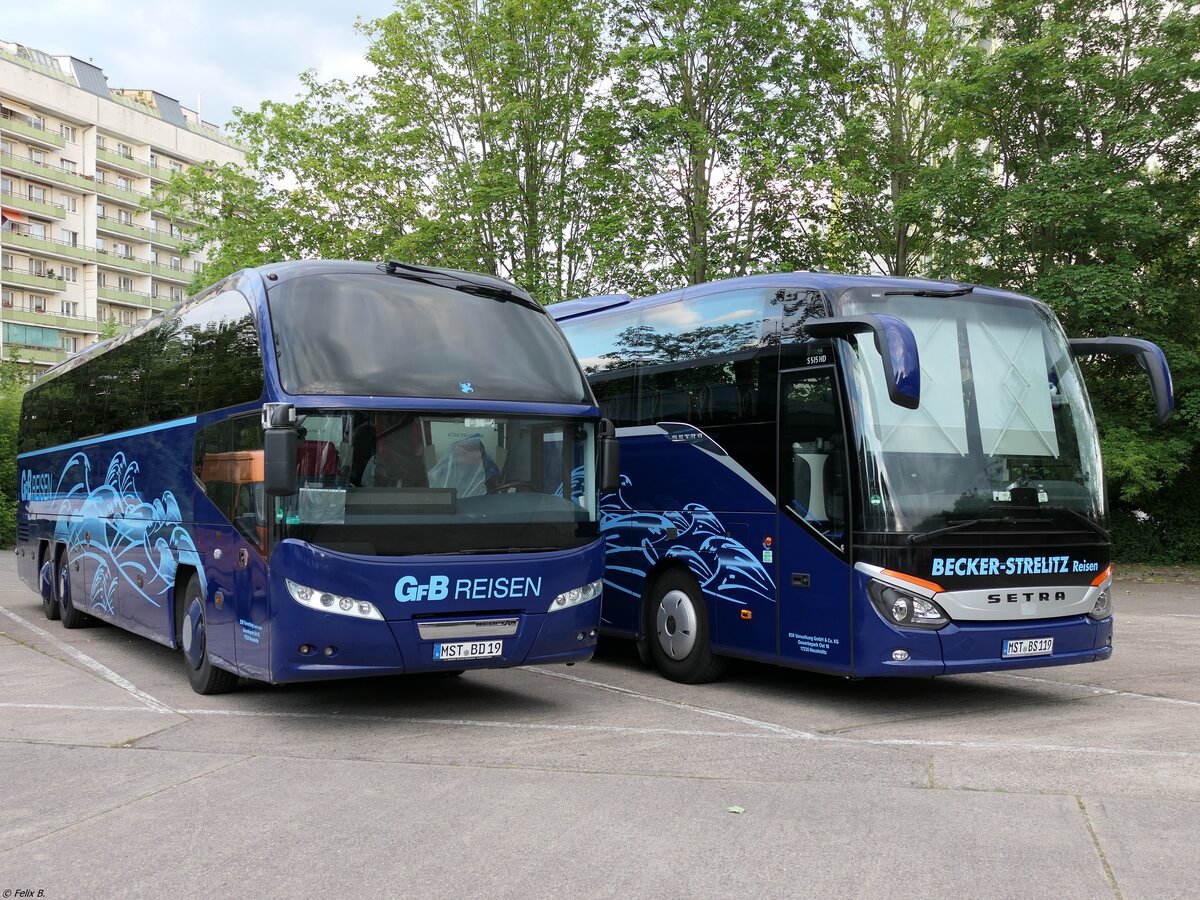Neoplan Cityliner von GFB-Reisen und Setra 515 HD von Becker-Strelitz Reisen aus Deutschland in Neubrandenburg.