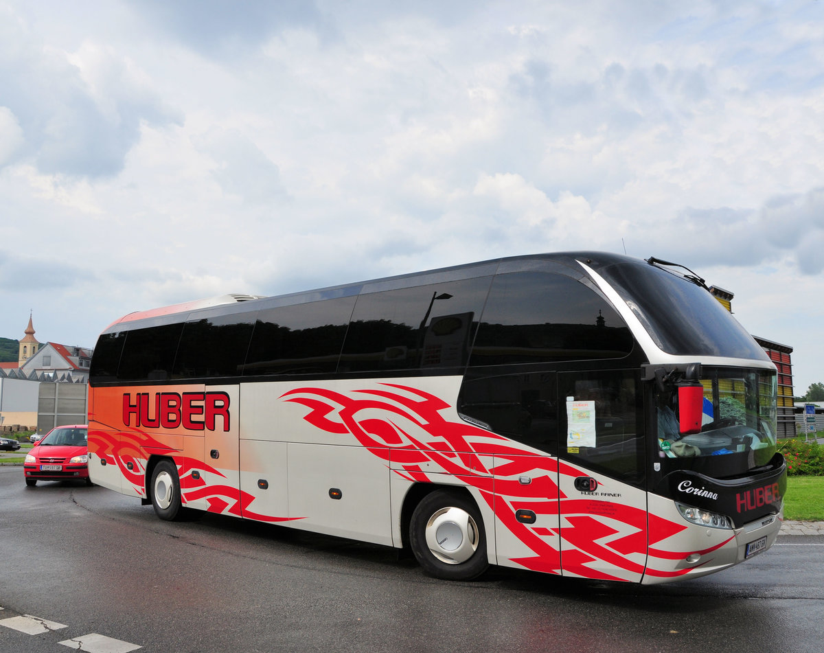 Neoplan Cityliner von Huber Reisen aus Niedersterreich in Krems unterwegs.