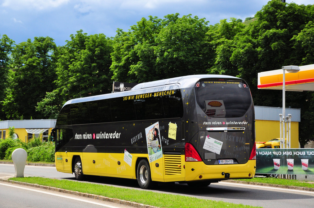 Neoplan Cityliner von Stern Reisen WINTEREDER aus �sterreich in Krems unterwegs.