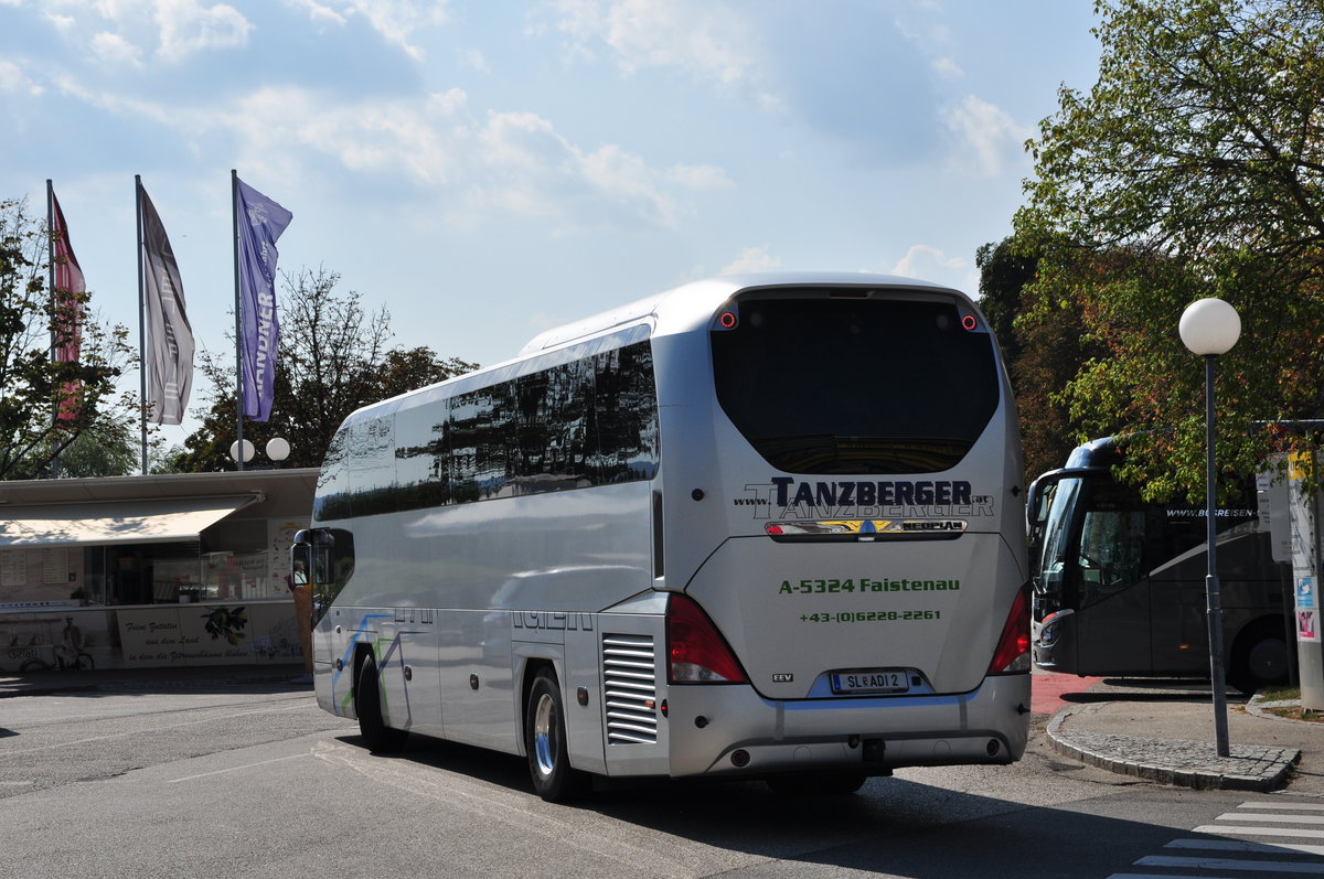 Neoplan Cityliner von Tanzberger Reisen aus �sterreich in Krems gesehen.