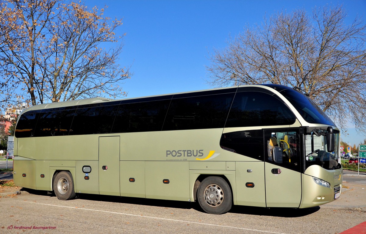 Neoplan Cityliner,Postbus der �BB im Oktober 2013 in Krems.