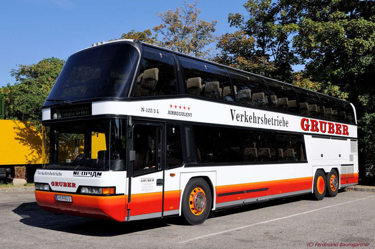 NEOPLAN N122/3L SKYLINER von Gruber Reisen / sterreich im Juli 2013 in Krems.