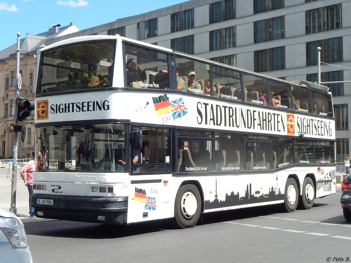 Neoplan N426/3 von Der Tempelhofer aus Deutschland in Berlin.