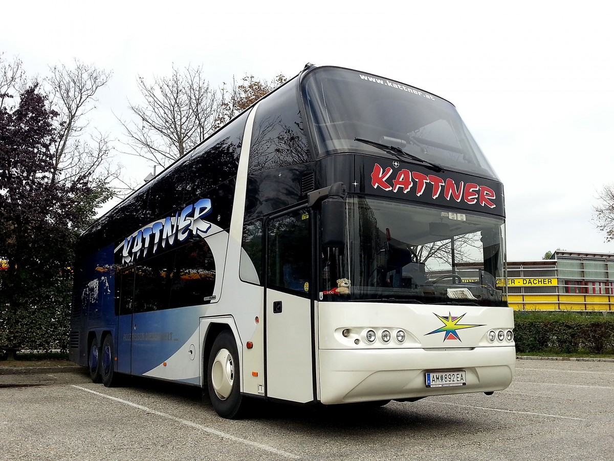 Neoplan Skyliner von Kattner aus �sterreich am 29.9.2014 in Krems.