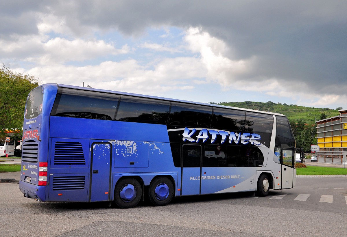 Neoplan Skyliner von KATTNER Reisen aus Haag in Nieder�sterreich am 21.August 2014 in Krems gesehen.
