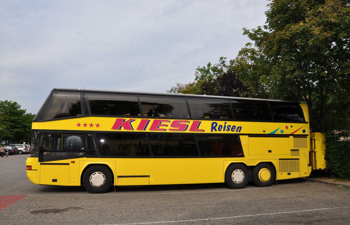 Neoplan Skyliner von Kiesl Reisen aus �sterreich im Juni 2015 in Krems.