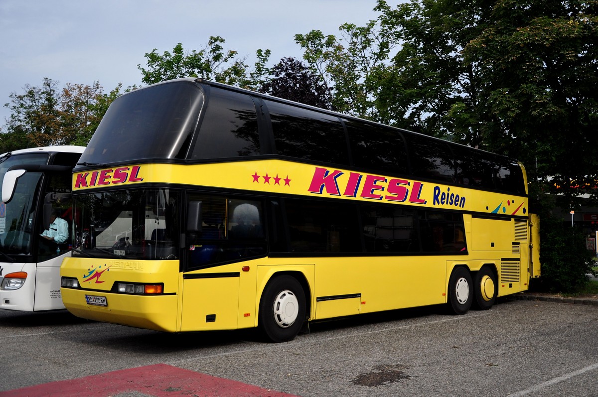 Neoplan Skyliner von Kiesl Reisen aus �sterreich im Juni 2015 in Krems.