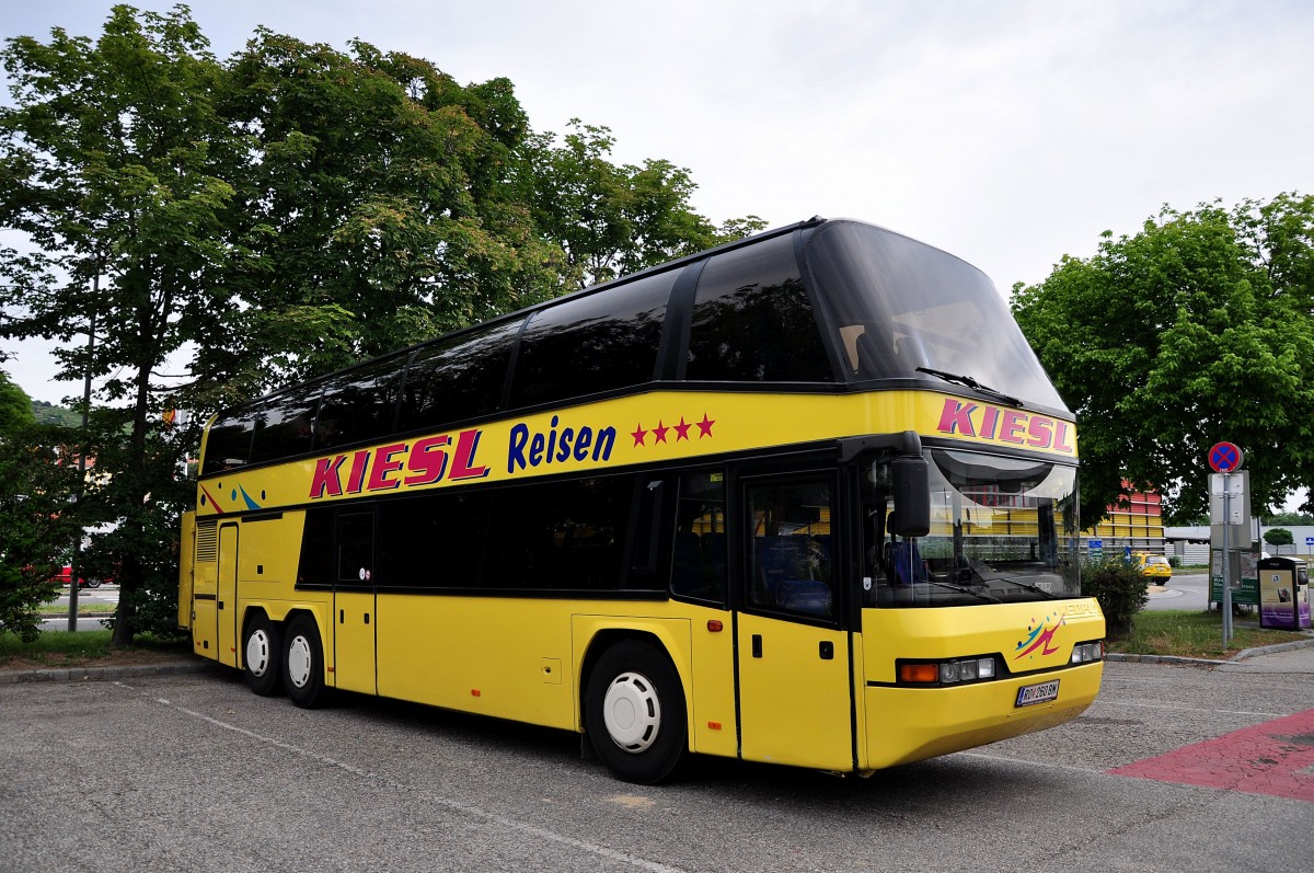 Neoplan Skyliner von Kiesl Reisen aus �sterreich im Juni 2015 in Krems.