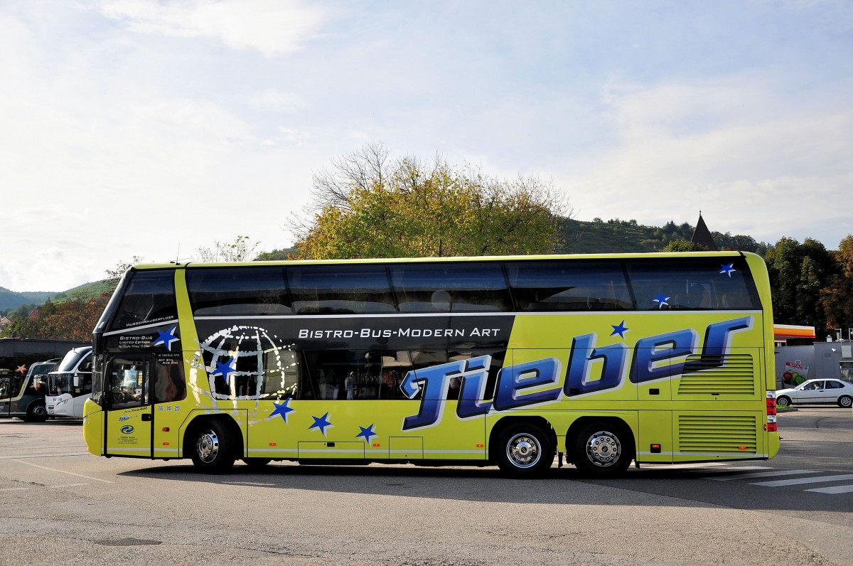 Neoplan Skyliner von TIEBER Reisen aus �sterreich am 20.9.2014 in Krems.
