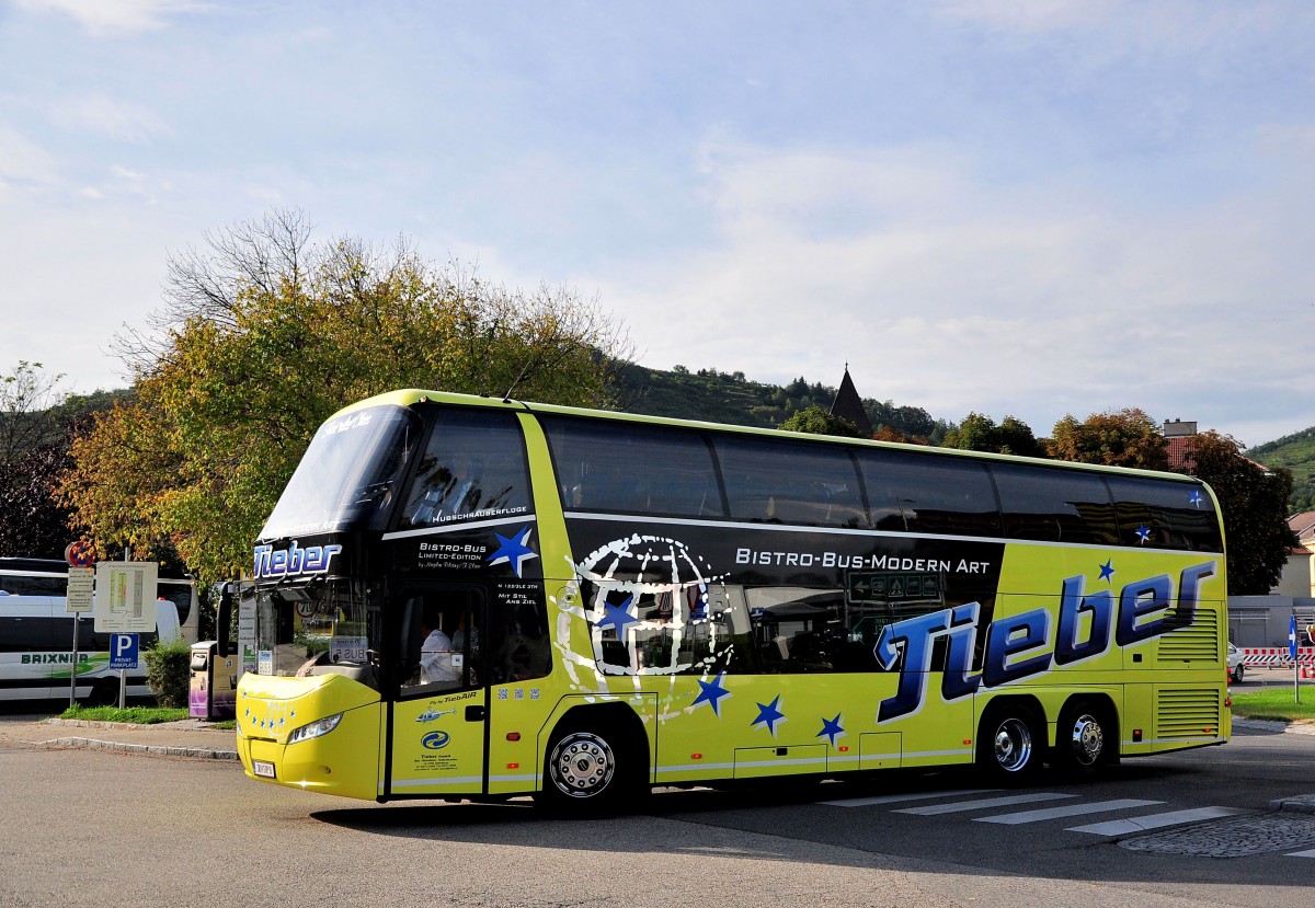 Neoplan Skyliner von TIEBER Reisen aus �sterreich am 20.9.2014 in Krems.