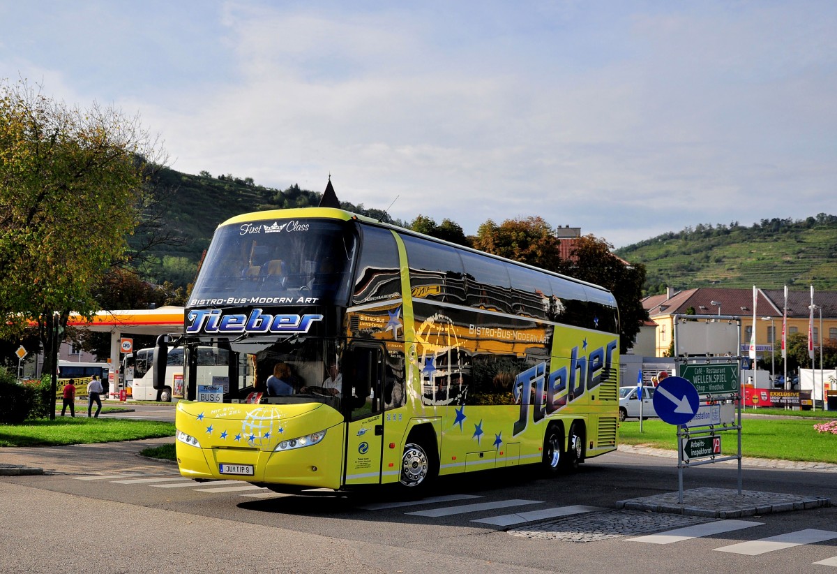 Neoplan Skyliner von TIEBER Reisen aus �sterreich am 20.9.2014 in Krems.