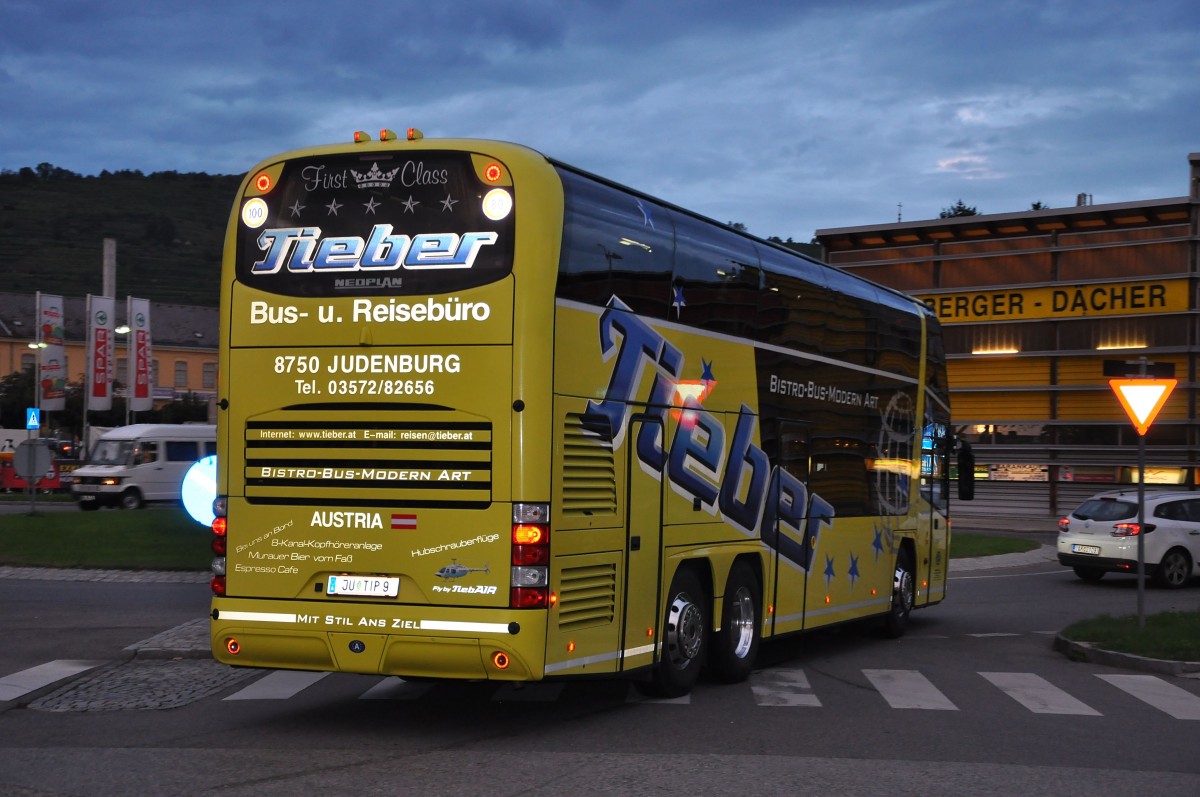 Neoplan Skyliner von TIEBER Reisen aus �sterreich am 20.9.2014 in Krems.