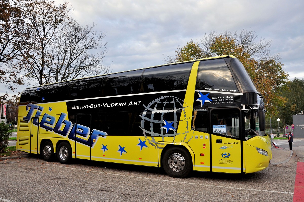 Neoplan Skyliner von TIEBER Reisen aus �sterreich am 20.9.2014 in Krems.
