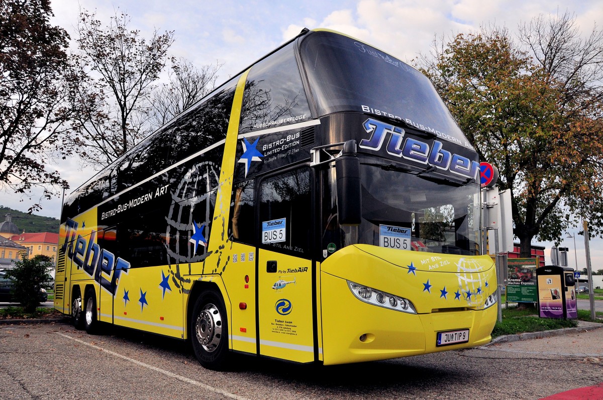 Neoplan Skyliner von TIEBER Reisen aus �sterreich am 20.9.2014 in Krems.