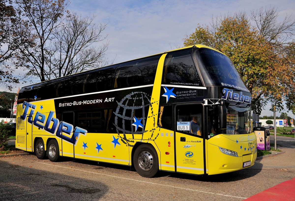 Neoplan Skyliner von TIEBER Reisen aus �sterreich am 20.9.2014 in Krems.