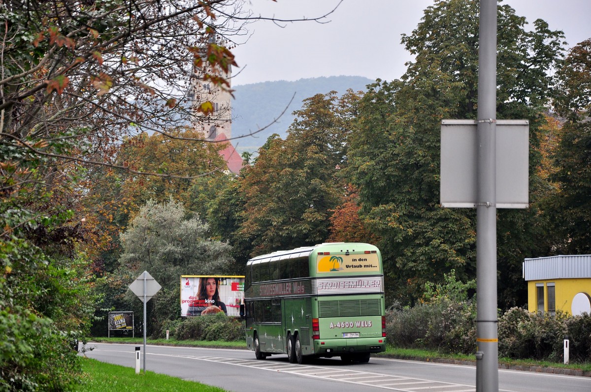 Neoplan Spaceliner von Stroissm�ller aus �asterreich am 11.Okt.2014 in Krems unterwegs.