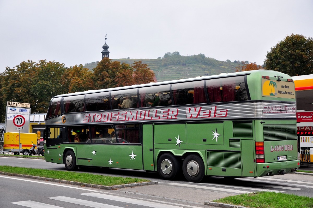 Neoplan Spaceliner von Stroissm�ller aus �asterreich am 11.Okt.2014 in Krems unterwegs.