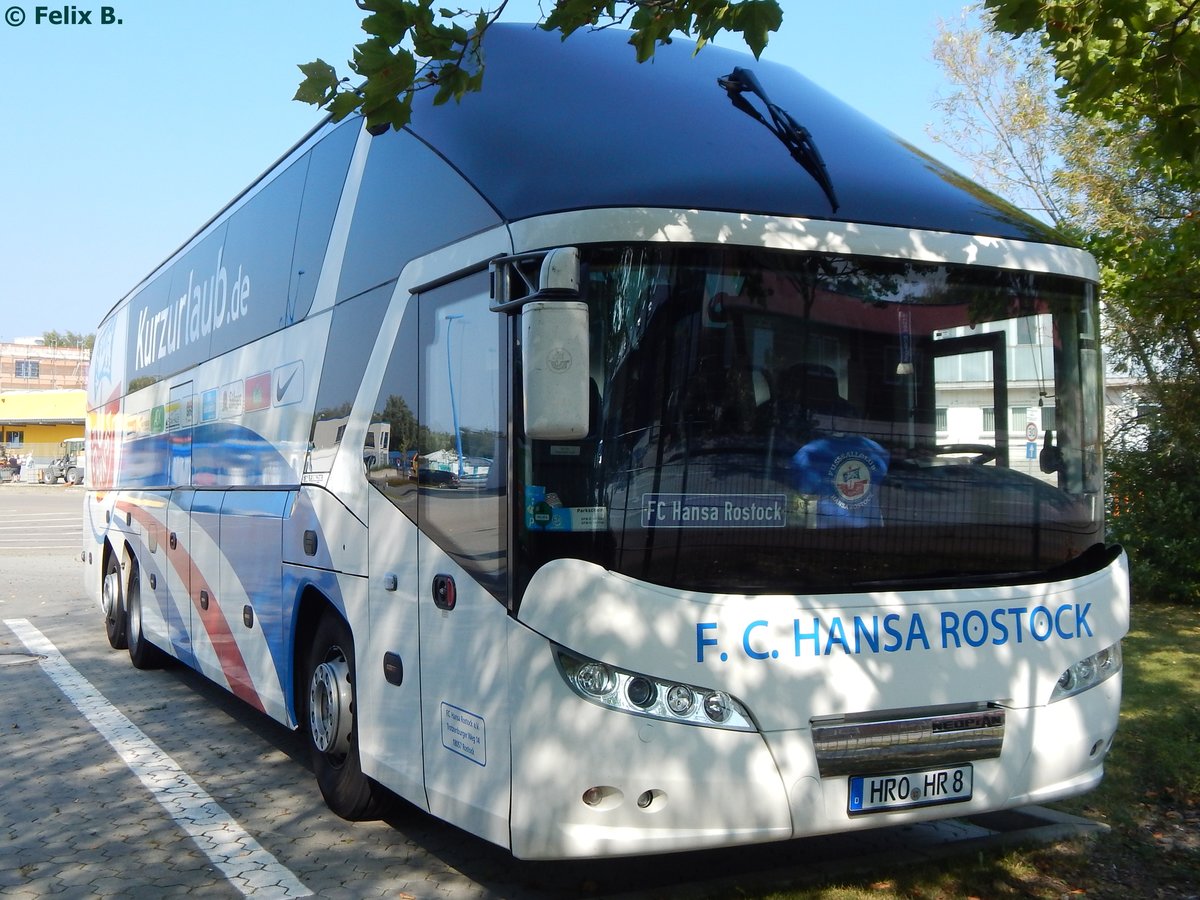 Neoplan Starliner vom F.C. Hansa Rostock e.V aus Deutschland in Rostock.