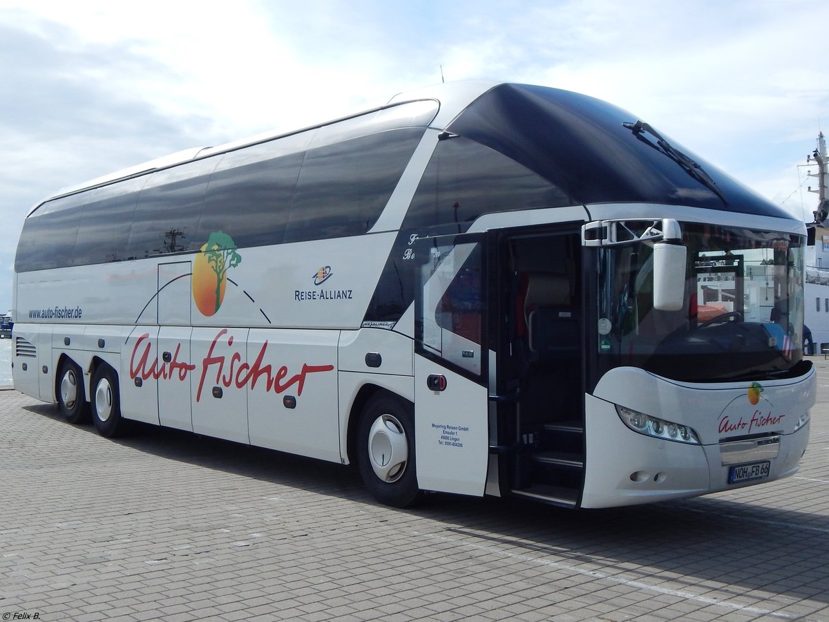 Neoplan Starliner von Meyering-Reisen aus Deutschland im Stadthafen Sassnitz.