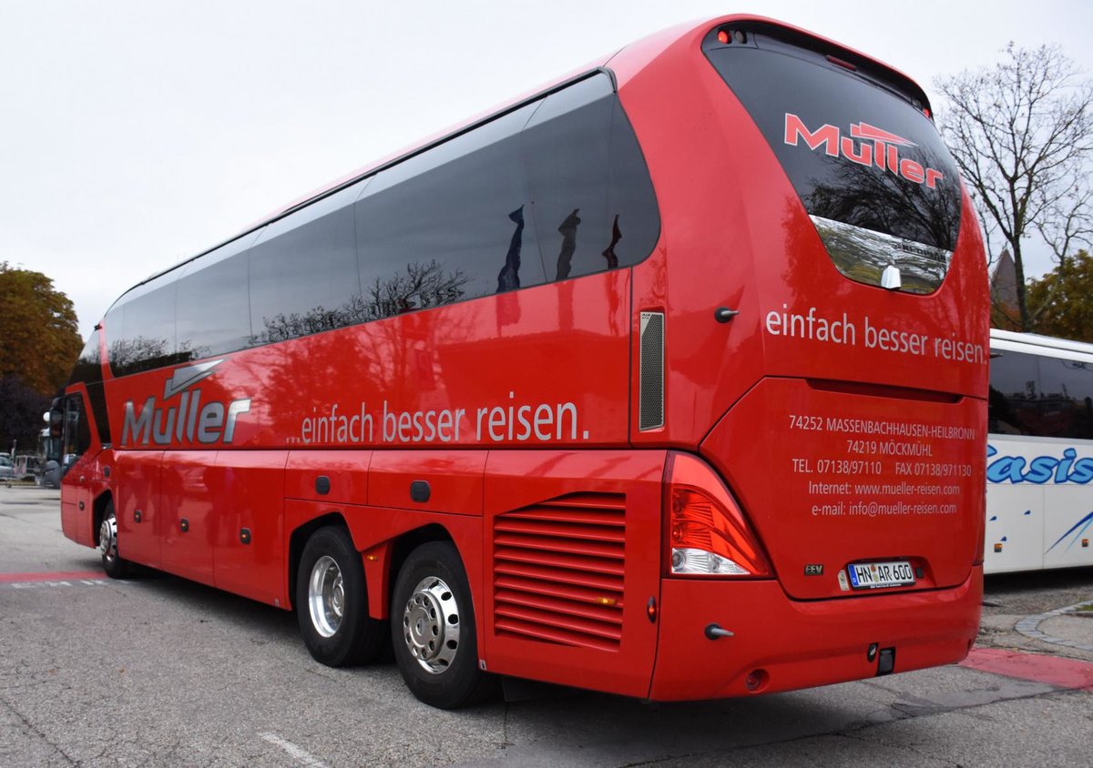 Neoplan Starliner von M�ller Reisen 09/2018 in Krems.