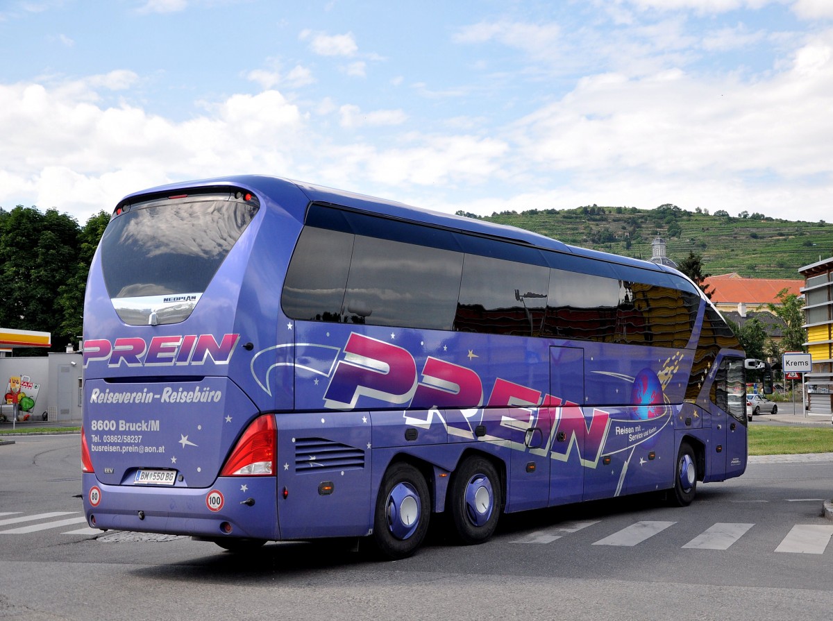 Neoplan Starliner von Prein Komfortreisen aus Bruck an der Mur in der Steiermark/�sterreich im Juni 2015 in Krems.